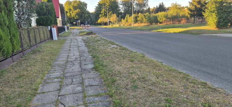 Nowa ścieżka i chodnik na ul. Wolińskiej bliżej. Umowa na projekt już podpisana