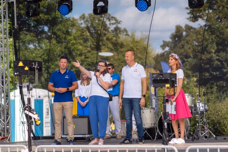 Dialog miedzy Burmistrzem i Radnymi to fikcja