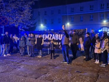 Fani wsparli Buddę i Grażynkę. Akcja pod ZK Goleniów