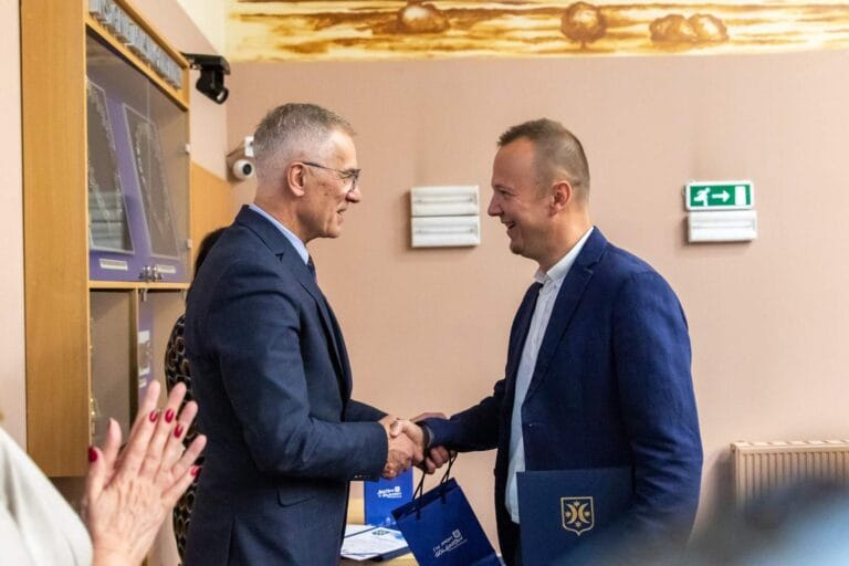 Urząd Gminy od środka się sypie ?