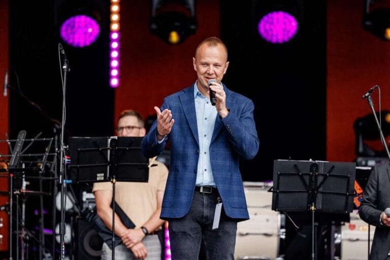 Burmistrz wpisał w projekt uchwały podwyżki za śmieci, aż do 44 zł