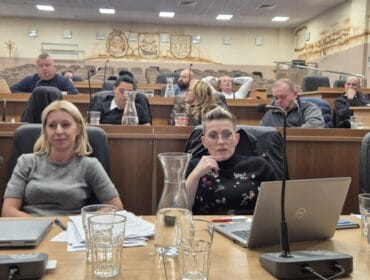 Felieton: Mdła sesja, milcząca większość i koalicja, która abdykowała z odpowiedzialności