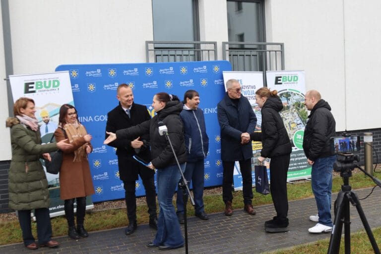 Klucze przekazane – można się wprowadzać na Wytwórczą – II etap