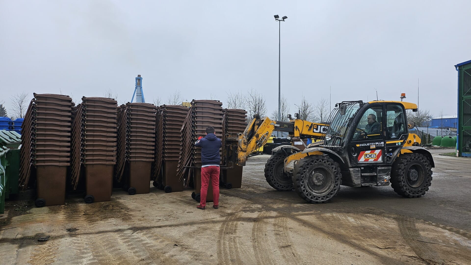 PGK na półmetku dostarczania pojemników BIO na posesję pojemniki