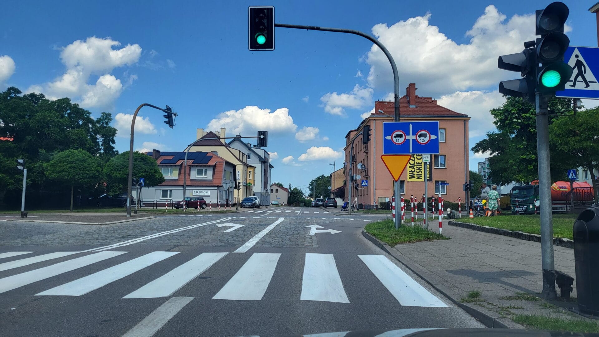 Jaśniej na przejściach? Rusza przetarg na doświetlenie newralgicznych miejsc w Goleniowie ... Przejscie dla pieszych