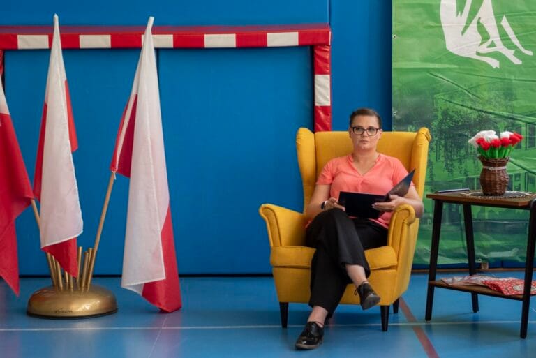 Oświatowa „spychologia” wiceburmistrz Bauer-Styborskiej? Urząd wie, że nie wie, ale płaci!