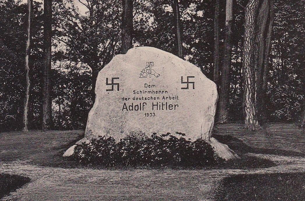 Między Heimat a ojczyzną: głos historyka przeciw kultowi niemieckich reliktów grafika