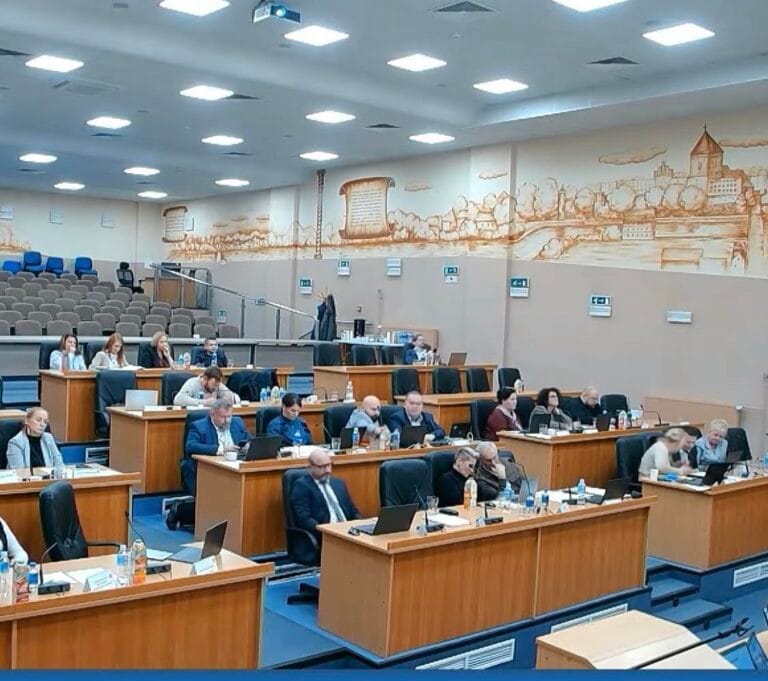 KIEDY RADNI ZAMIENIAJĄ SAMORZĄD W PIASKOWNICĘ – Goleniów Za Kurtyną