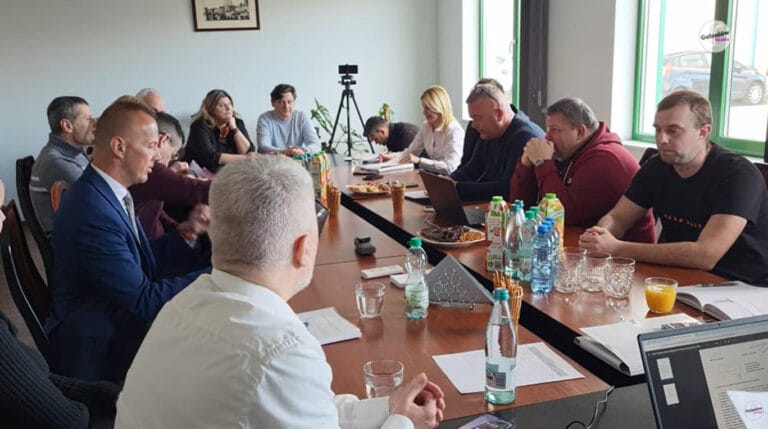 Gospodarka odpadami, udrażnianie dróg gminnych, nowe wiaty przystankowe – video