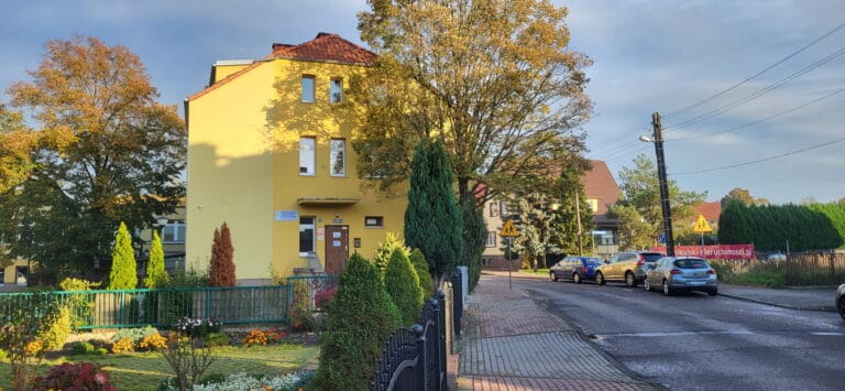 Wrzenie w Centrum Usług Społecznych. Między misją a sporem o godne płace