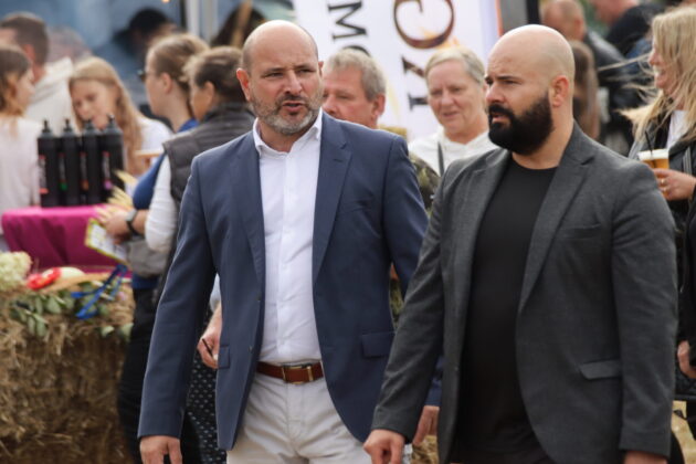 od lewej Radny RM w Goleniowie Sylwester Kinik oraz Radny RM w Goleniowie Piotr Adamkiewicz