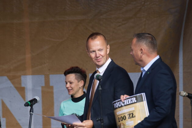 od lewej sołtyska Miękowo Renata Kudlik, Burmistrz Gminy Goleni&oacute;w Krzysztof Sypień, Tomasz Kulinicz Vice Starosta