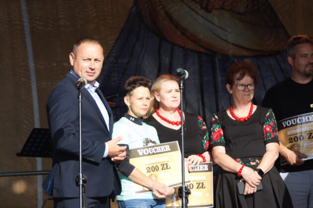 Na pierwszym planie vice starosta Tomasz Kulinicz